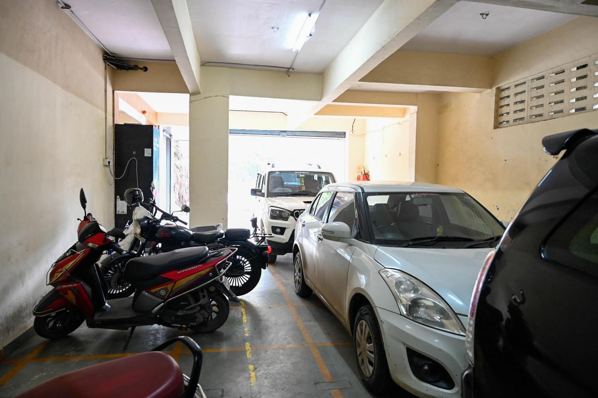 Adiraj Residency Hotel นาวีมุมไบ ภายนอก รูปภาพ